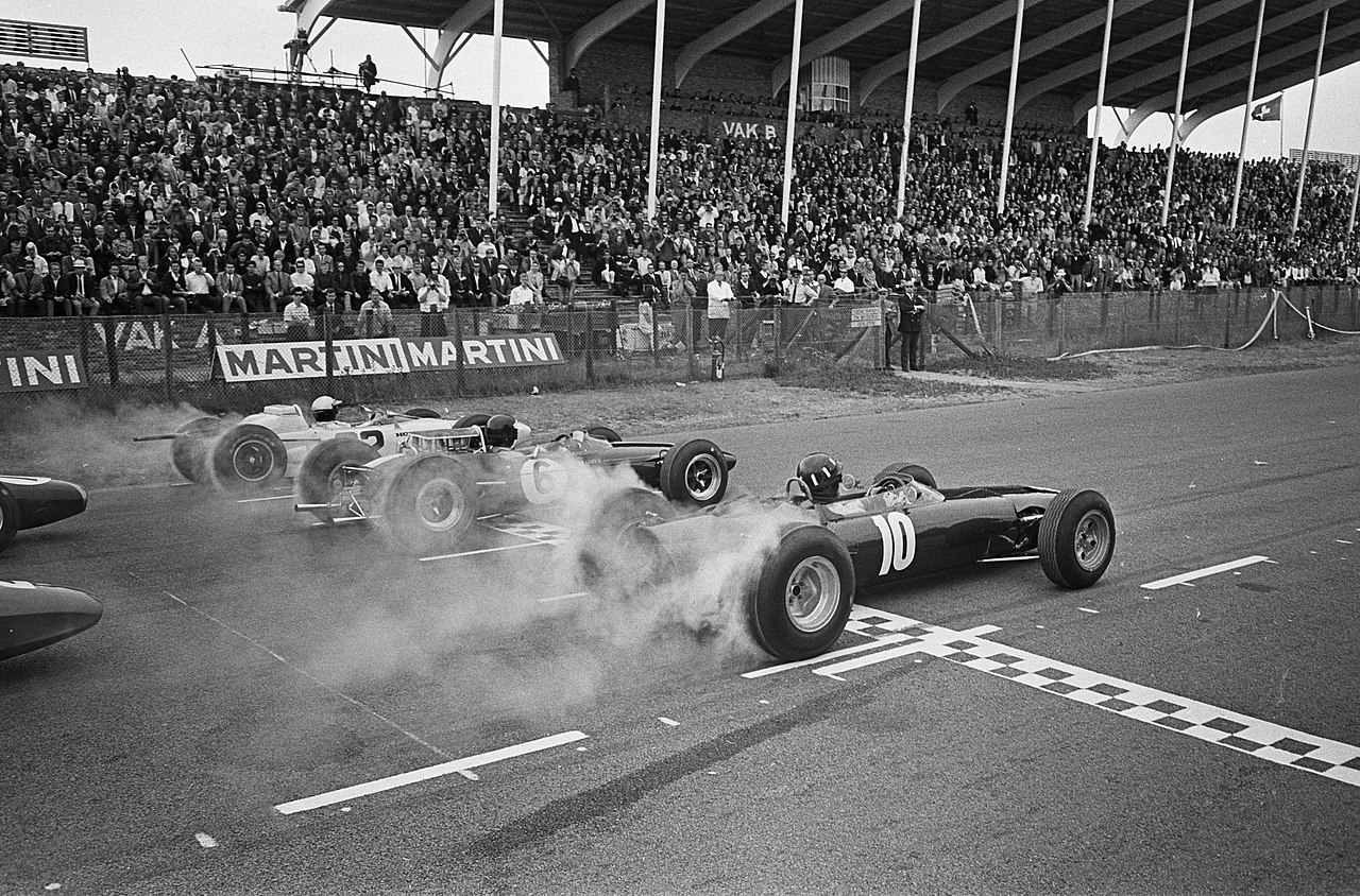 1280px-Start_of_1965_Dutch_Grand_Prix